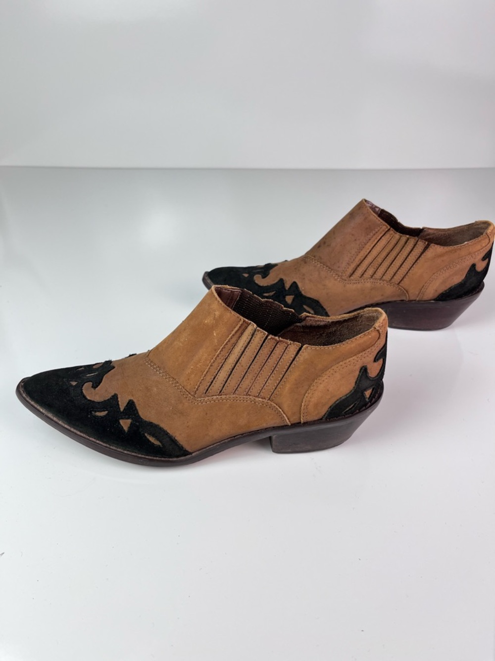 Women’s Rafael Brown Black Booties Ankle Boots with side zip Pointed Toe Sz  7 - Picture 4 of 9